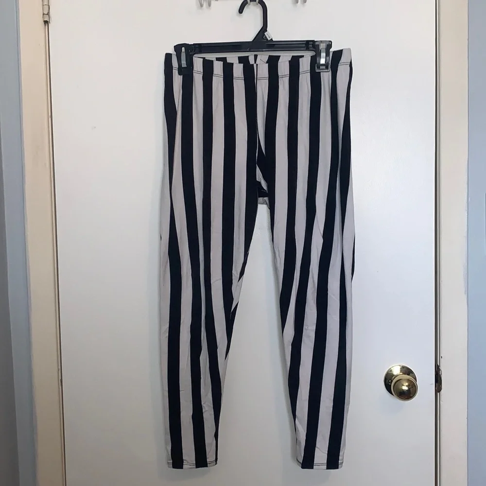 Black and white vertical striped leggings - Picture 3 of 7